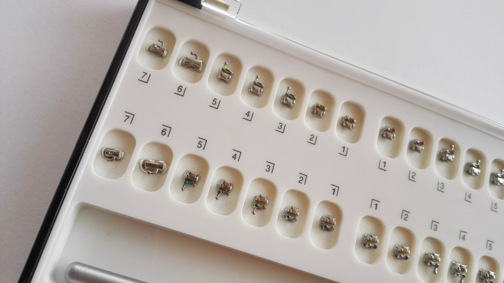 Dental metal passive self ligating brackets with tubes, U/L7x7 ,Hooks345 ,CE/FDA